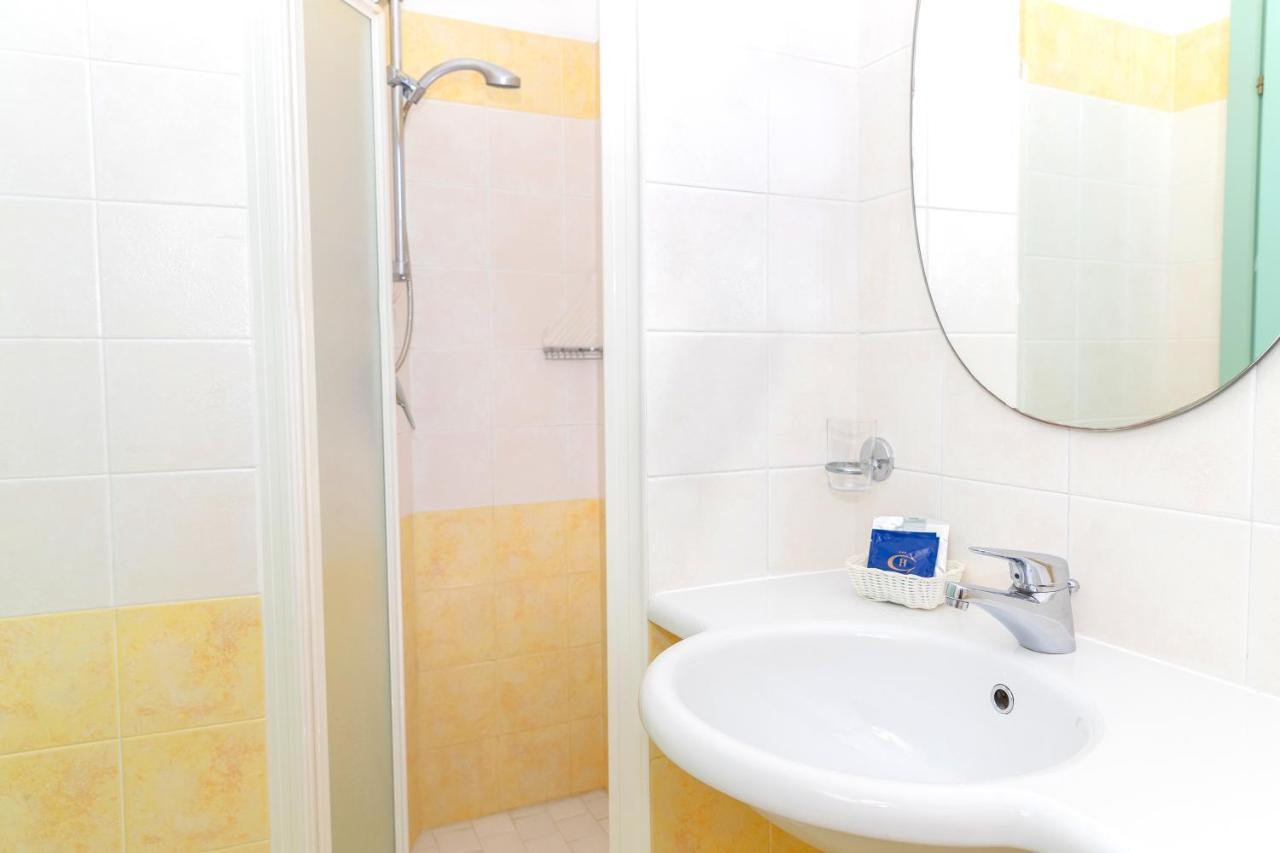 Hotel Caravel B&B Misano Adriatico Luaran gambar