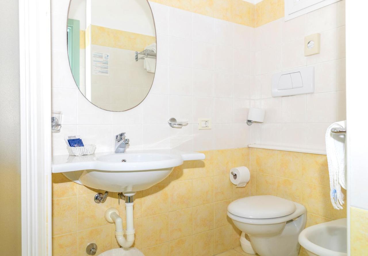 Hotel Caravel B&B Misano Adriatico Luaran gambar