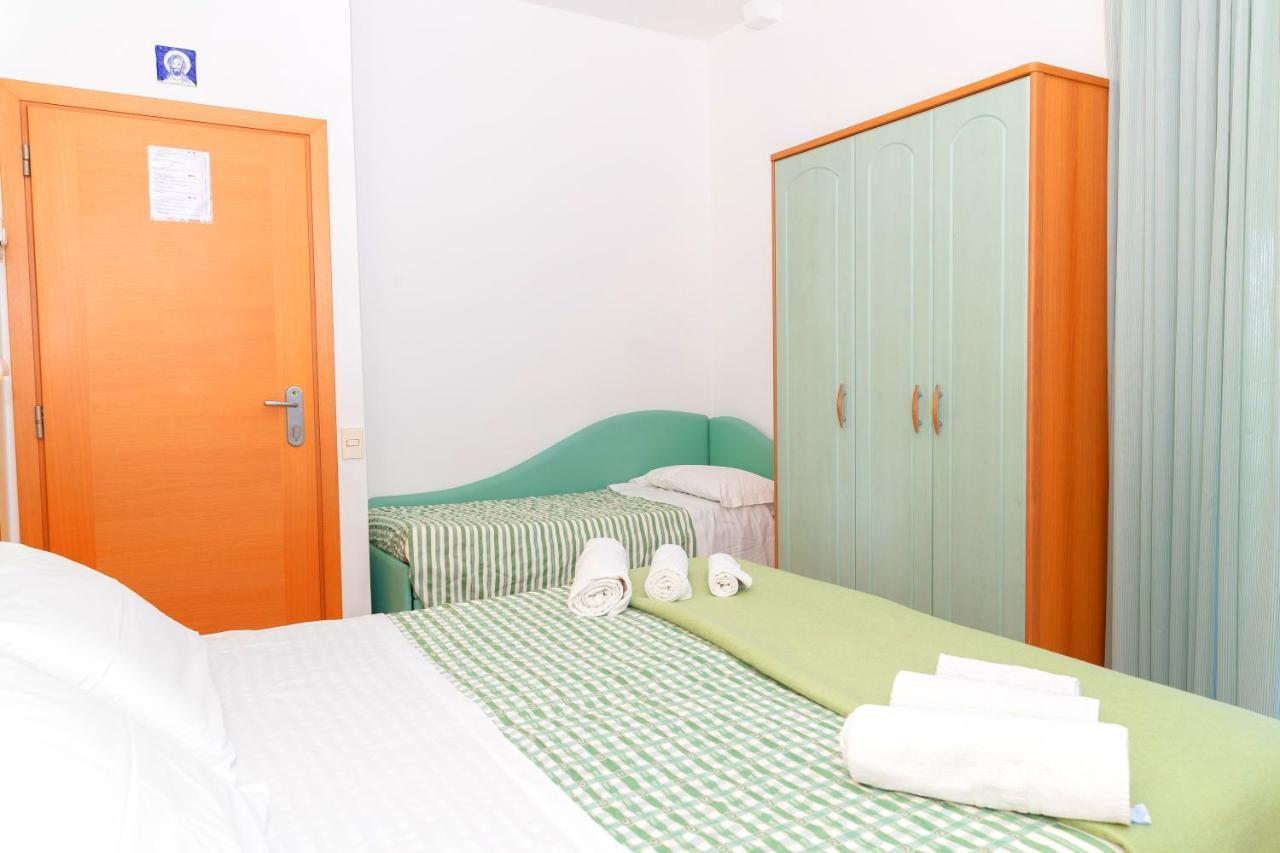 Hotel Caravel B&B Misano Adriatico Luaran gambar